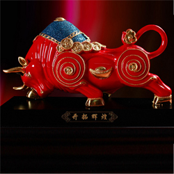 中国红 陶瓷漆线雕 牛气冲天