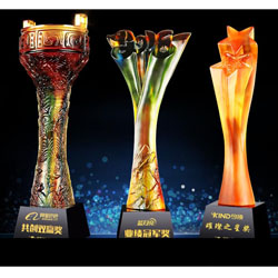 http://mllipin.com/琉璃颁奖礼品年会纪念礼品玻璃奖杯