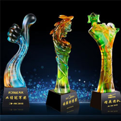 http://mllipin.com/高档琉璃水晶奖杯年会奖品会议礼品